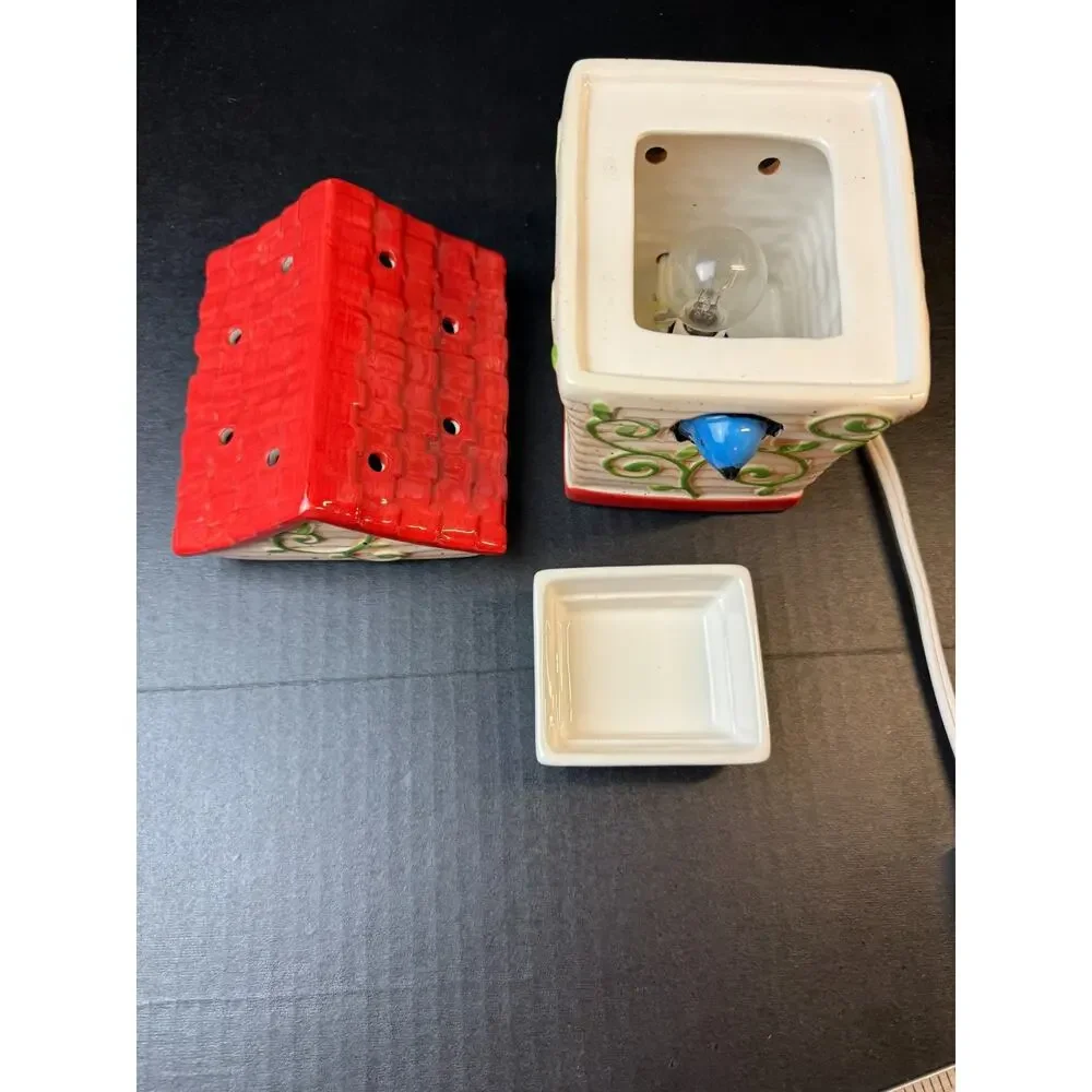 Scentsy Premium Wax Warmer Birdhouse 23116 Bluebird Full Size w/bulb Retired